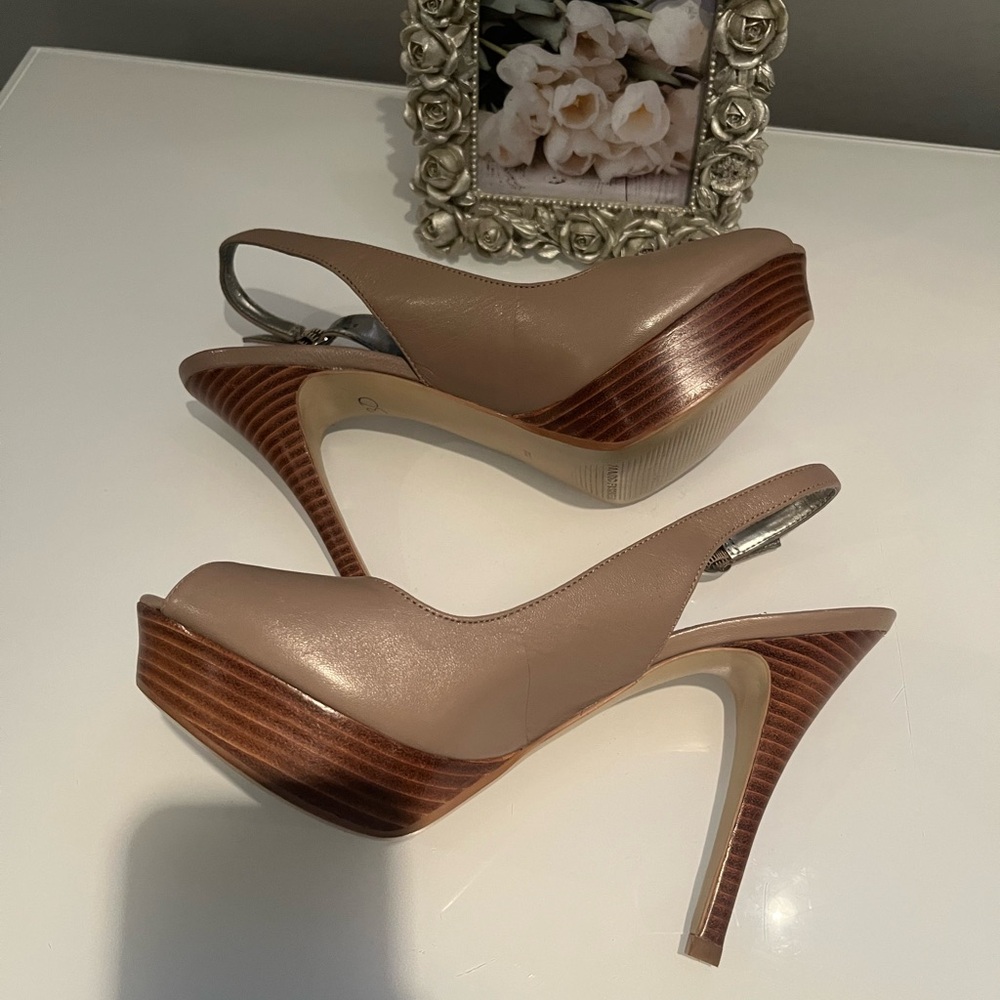 Heels - Picture 4 of 10